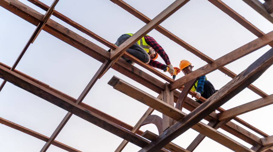 Professional roofing contractor services in Bellflower - Pinnara Summit